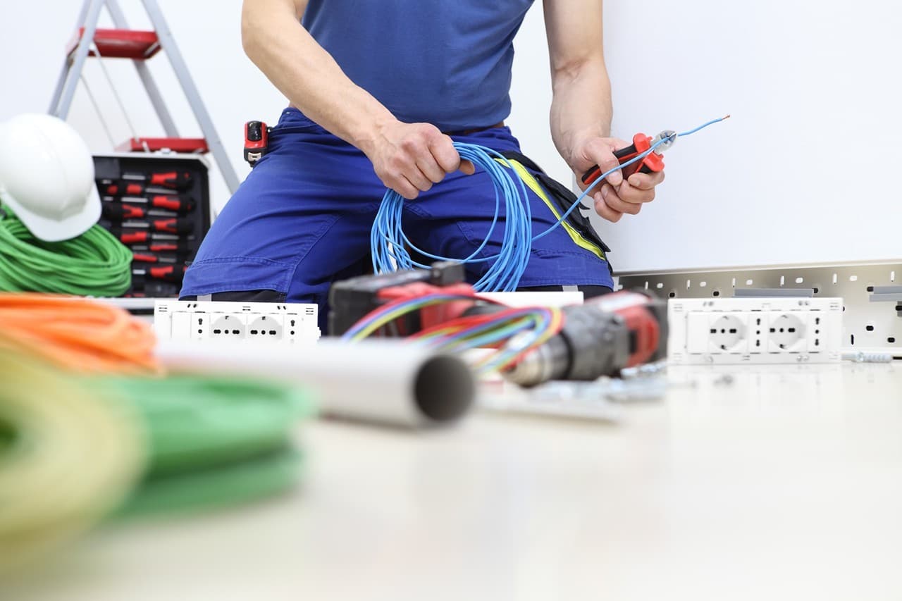 Tienda de electricidad en Narón